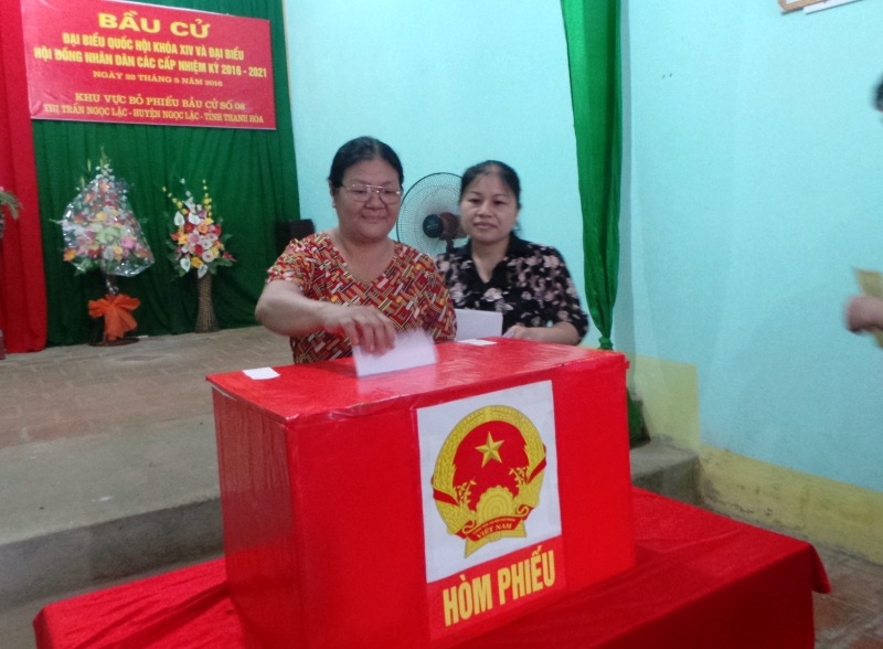 Cử tri Thanh Hóa tham gia bỏ phiếu bầu cử