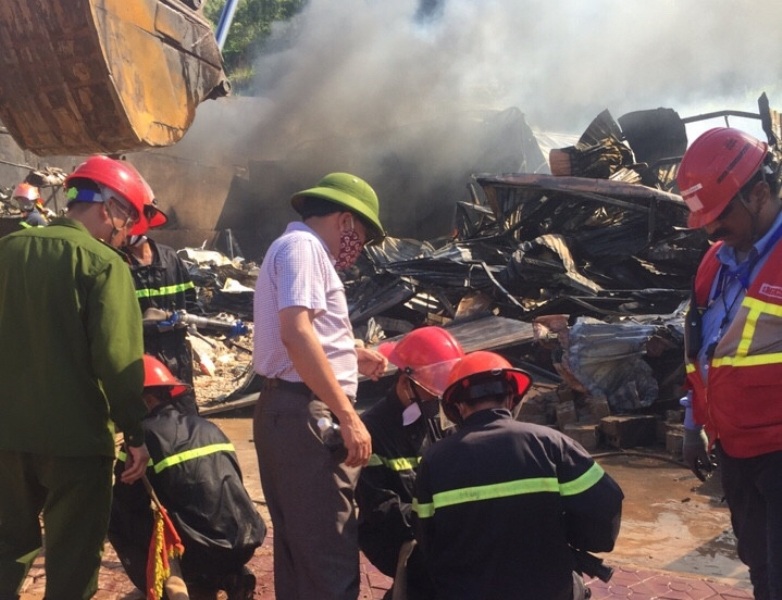 
Lực lượng chữa cháy của Nhà máy Lọc hóa dầu cũng được huy động.
