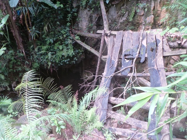 Tạm dừng việc tìm kiếm 3 người mắc kẹt trong hang sâu - 4