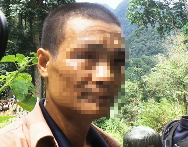 Phu vàng kể về hang khai thác đã tồn tại 20 năm nay - 4 Anh T cũng từng khai thác vàng tại đây