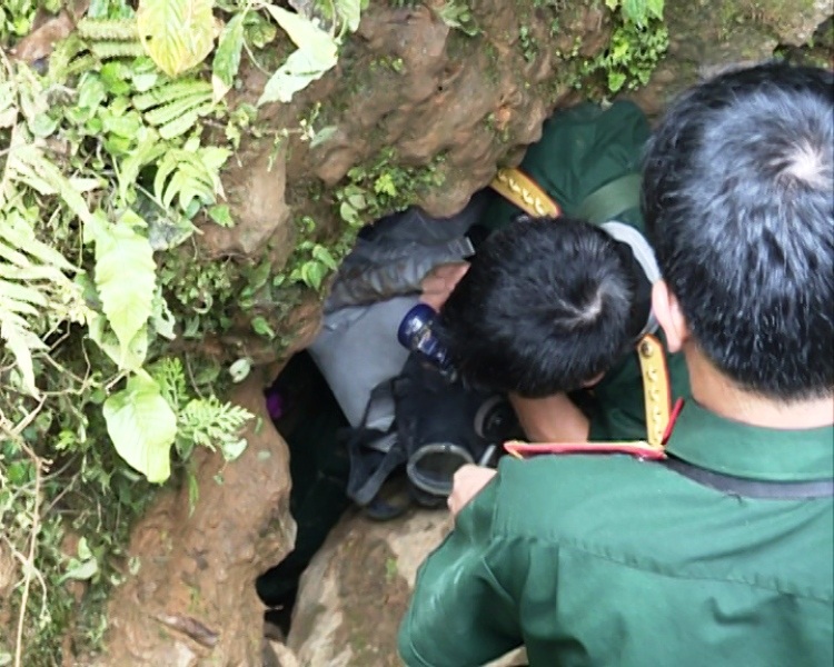 Phu vàng kể về hang khai thác đã tồn tại 20 năm nay - 3 Hiện công tác tìm kiếm các nạn nhân mắc kẹt vẫn đang tiếp tục