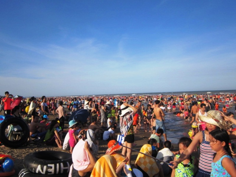 Trong những năm gần đây, UBND tỉnh Thanh Hóa cũng như ngành du lịch tỉnh này luôn nỗ lực thu hút đầu tư, cải thiện môi trường du lịch nên bộ mặt du lịch Sầm Sơn đã có nhiều chuyển biến, góp phần thu hút du khách ngày càng đông.