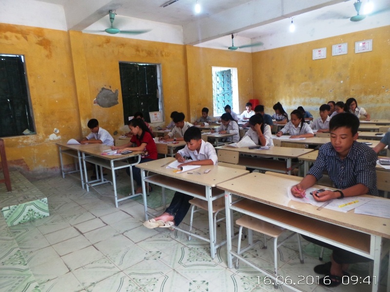 Các thí sinh nghiêm túc làm bài thi môn Toán