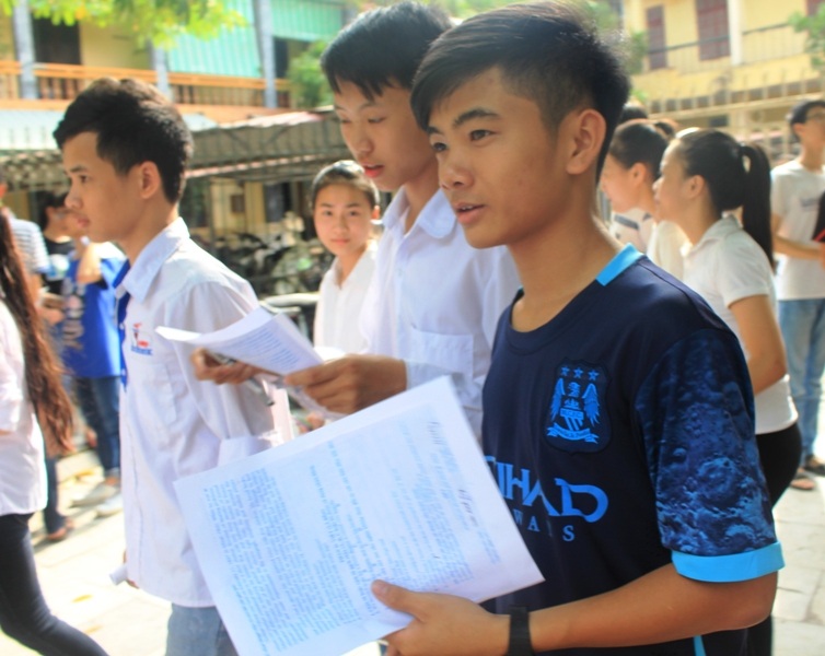 Thí sinh kết thúc ngày thi đầu tiên, kỳ thi tuyển sinh vào lớp 10 THPT tại Thanh Hóa