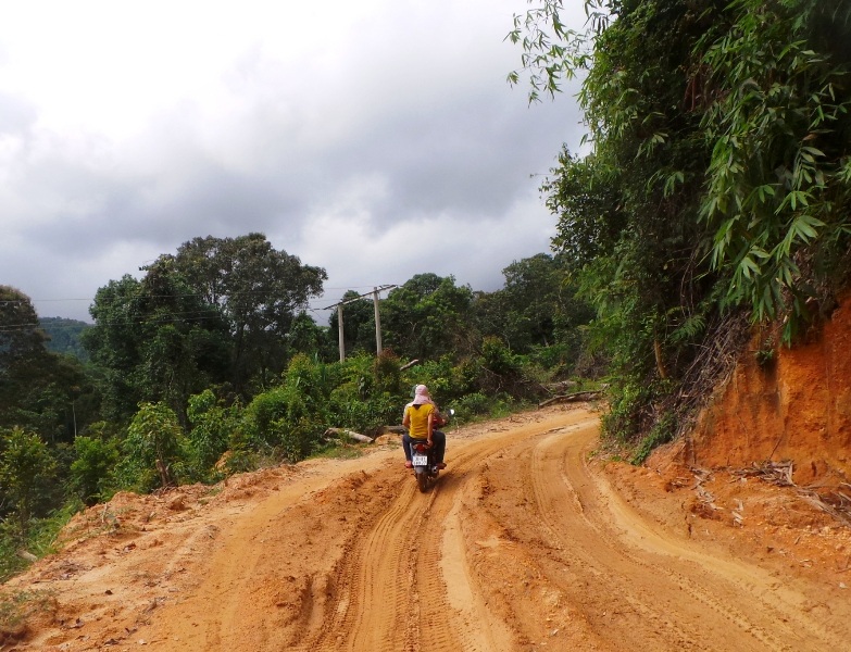 Bản Nà Đang cách trung tâm xã 16km