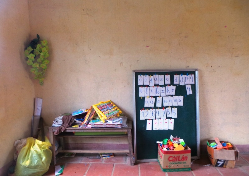 Đồ dùng học tập nghèo nàn