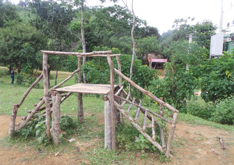 Đây gọi là bập bênh và cầu trượt của học sinh mầm non