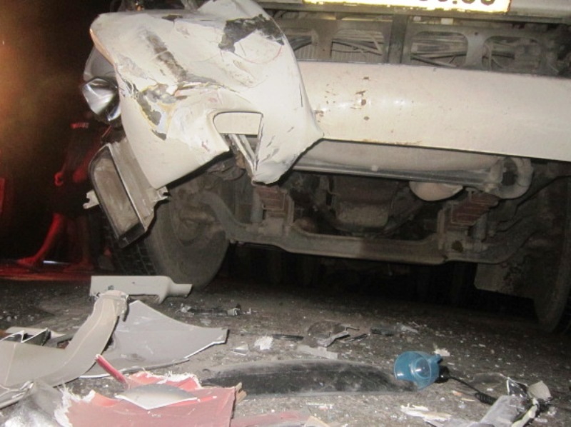 
Vụ tai nạn tuy không gây thiệt hại về người, nhưng nhiều chiếc xe hư hỏng, giao thông ách tắc.
