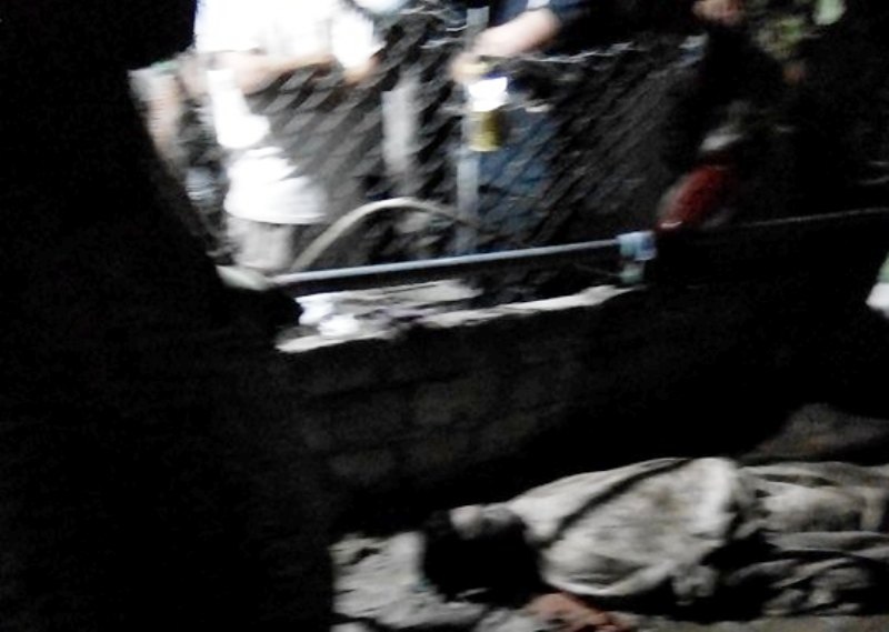 
Lưới thép B40 bị nhiễm điện gây chết người.
