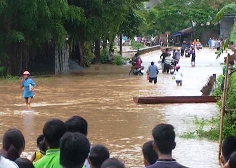 Mưa lũ hoành hành ở miền Tây xứ Thanh, nhiều tuyến đường bị chia cắt - 7 Giao thông tại nhiều địa phương trên địa bàn một số huyện miền Tây Thanh Hóa bị chia cắt