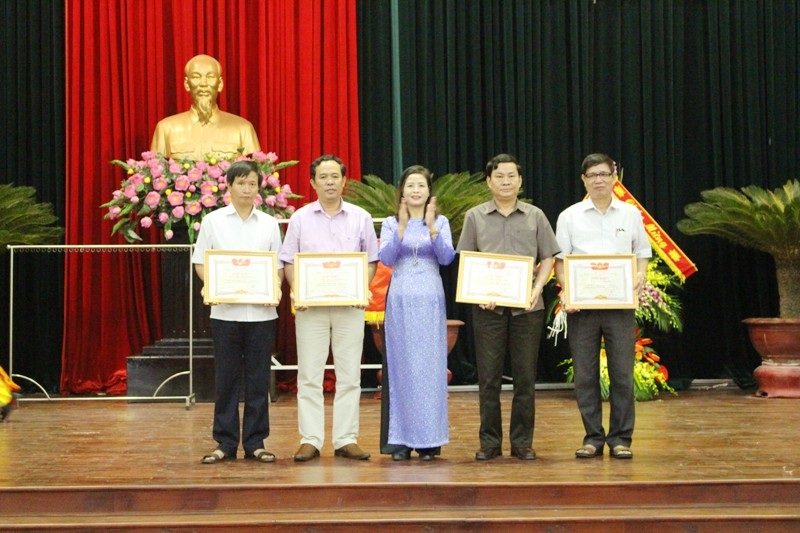 Thanh Hóa: Năng lực ngoại ngữ của học sinh còn yếu - 1 Nhiều đơn vị được khen thưởng vì có thành tích xuất sắc trong phong trào dạy học