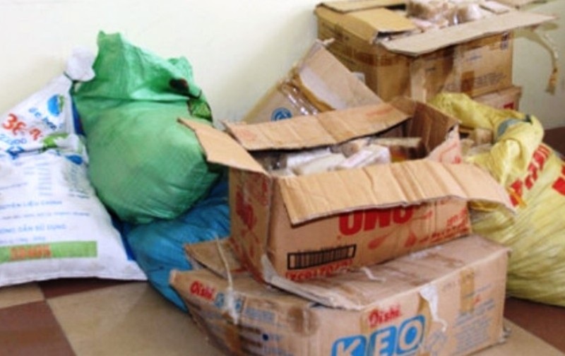 Thanh Hóa: Phát hiện 2,5 tạ bánh trung thu hết đát - 1 Lực lượng chức năng đã phát hiện, tiêu hủy hơn 2,5 tạ bánh hết hạn và nhân bánh trung thu bị mốc