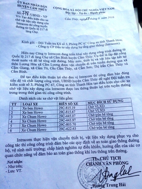 Chánh văn phòng huyện ký công văn đề nghị “tạo điều kiện” cho xe tải - 1 Công văn do Chánh văn phòng UBND huyện Cẩm Thủy ký