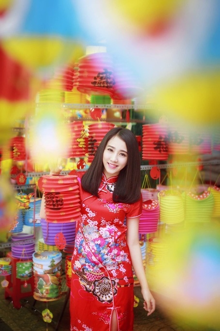 “Bạn gái màn ảnh” của Sơn Tùng MTP rạng rỡ dạo phố Trung thu - 1