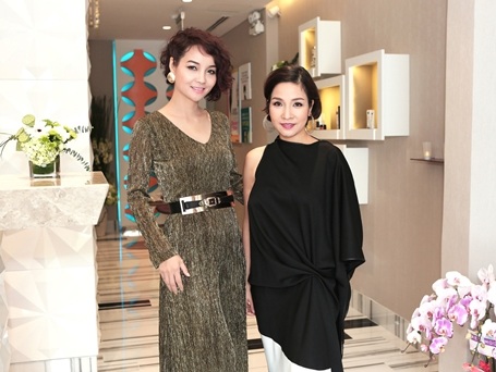 Mỹ Linh thanh lịch bên Mai Thu Huyền quý phái - 1 Cùng xuất hiện tại một sự kiện ở TP HCM, ca sỹ Mỹ Linh và diễn viên Mai Thu Huyền khiến đàn em ghen tị vì vẻ đẹp bất chấp thời gian.