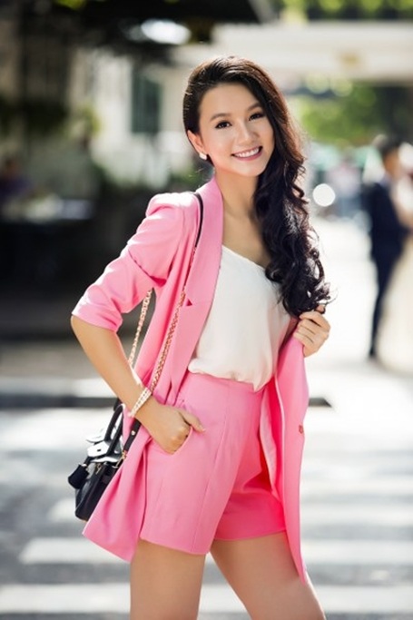 Cô giáo "hot girl" rạng rỡ đầu Đông - 1