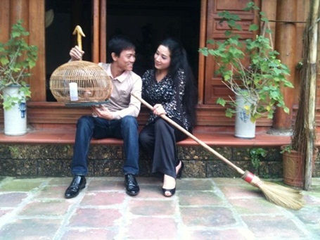 Vợ chồng Thanh Thanh Hiền - Chế Phong lần đầu đứng chung sân khấu - 2 Khác với nghệ sĩ Thanh Thanh Hiền, ca sĩ Chế Phong vốn nổi tiếng ở hải ngoại nhiều hơn trong nước.