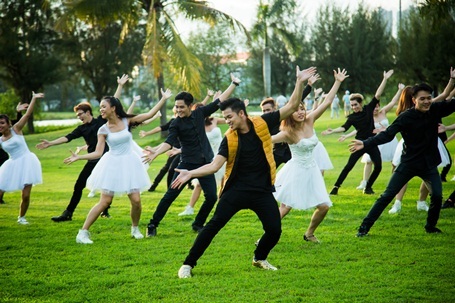 Chuyện tình yêu đồng tính qua MV của quán quân Vietnam Idol - 4 Chuyện tình yêu đồng tính qua MV của quán quân Vietnam Idol - 4