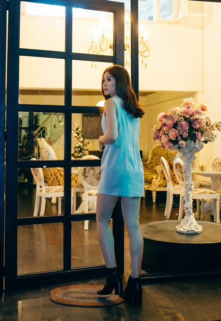 Á hậu Diễm Trang hồi hộp thử váy cưới - 1
Diễm Trang đi thử váy cưới mà không có chồng tương lai đi cùng.