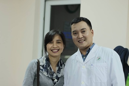 Phim ngắn mừng thành lập trường Ams: 700 học sinh cùng tham gia! - 3 MC Lưu Minh Vũ gây bất ngờ trong màu áo blouse trắng.