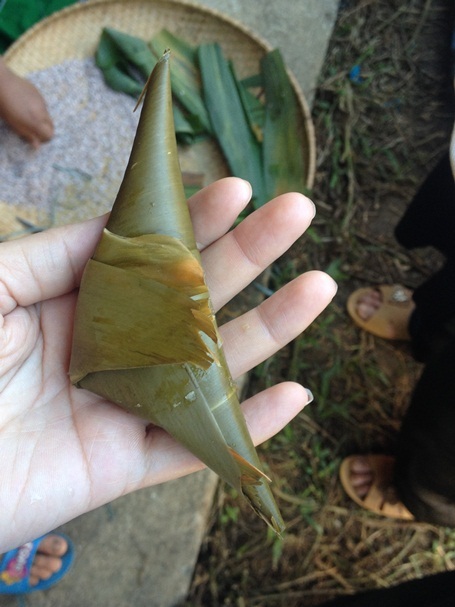 Chiếc bánh a quát tượng trưng cho tình yêu thủy chung, sắt son của người Tà Ôi.