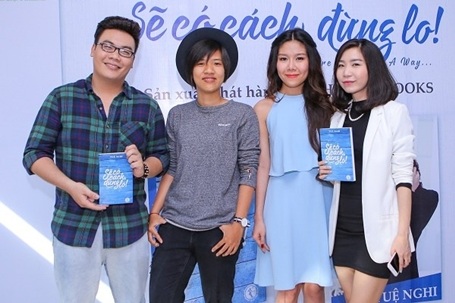 “Có cách nào để đàn ông hết ngoại tình?” - 2 Nhiều ngôi sao khách mời là bạn bè thân thiết đã đến tham dự buổi họp báo của Tuệ Nghi tại TP HCM.