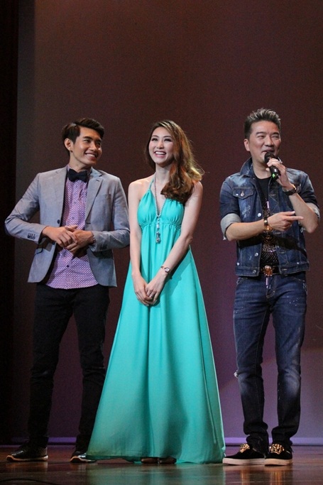 Ngày 19/1, diễn viên, ca sỹ Ngân Khánh cùng ca sỹ Đàm Vĩnh Hưng, Á quân thử thách cùng bước nhảy, diễn viên Quang Đăng đã cùng hội ngộ tại Singapore.