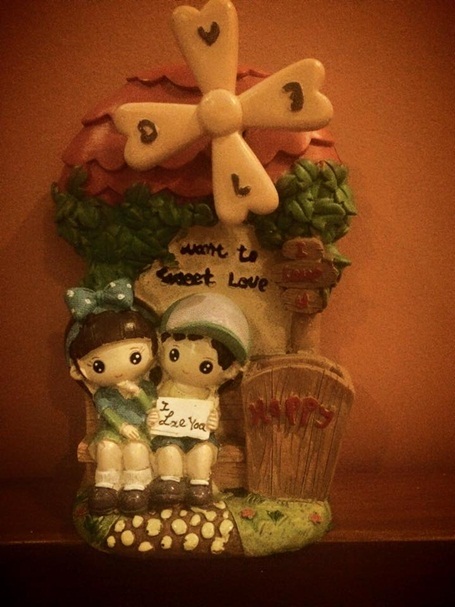 Á hậu Diễm Trang khoe "tình bạn" 2 năm với ông xã - 2 Món quà Giáng sinh mà Xuân Du tặng Diễm Trang.