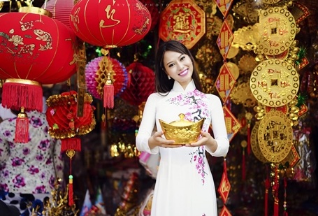 Hoa hậu Điện ảnh 9X thướt tha áo dài đón xuân - 8 Hoa hậu Điện ảnh 9X thướt tha áo dài đón xuân - 8