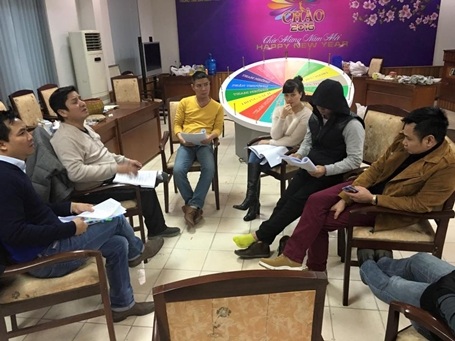 Hài hước khi xem Vân Dung cưỡi heo lên chầu trời - 5 Các Táo nhiều ngày trời bàn luận, làm việc căng thẳng để đem đến cho khán giả những tiếng cười sảng khoái.