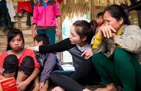 Kỳ Duyên đính chính tin đồn đi thi Hoa hậu Thế giới - 2 Giúp đỡ được nhiều phụ nữ và trẻ em miền núi khó khăn là mục tiêu mà Kỳ Duyên hướng tới.