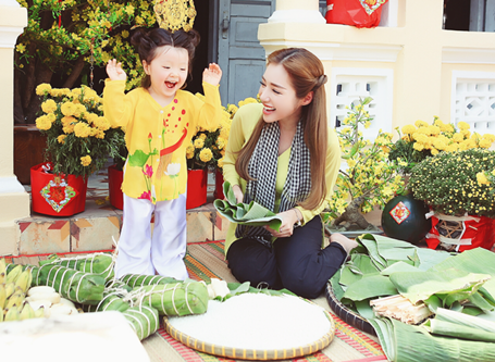 Khi đằm thắm, dịu dàng trong áo bà ba truyền thống của người dân Nam bộ.