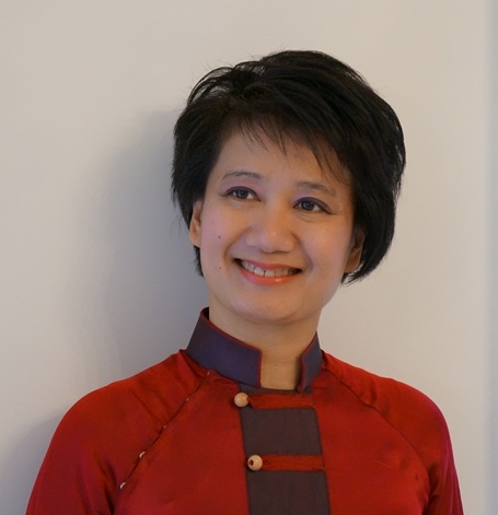 Nhạc sỹ Đặng Hồng Anh - người phụ nữ Hà Nội lớn lên ở phố Tô Tịch ngay sát Hồ Gươm.