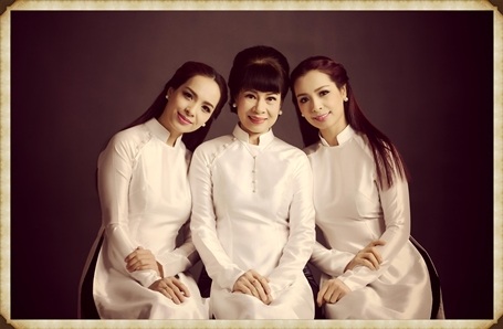 Đại gia đình Thúy Hằng, Thúy Hạnh đoàn viên trong Tết xưa - 1 Mặc dù kẻ nam người bắc nhưng đại gia đình Thuý Hằng - Thuý Hạnh vẫn luôn quấn quít và chăm sóc nhau thường xuyên.