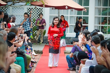 Tâm sự của những “người mẫu” khuyết tật lần đầu lên sàn catwalk - 3
Trang hiện đang công tác tại Ban Hành động vì sự phát triển hòa nhập - IDEA