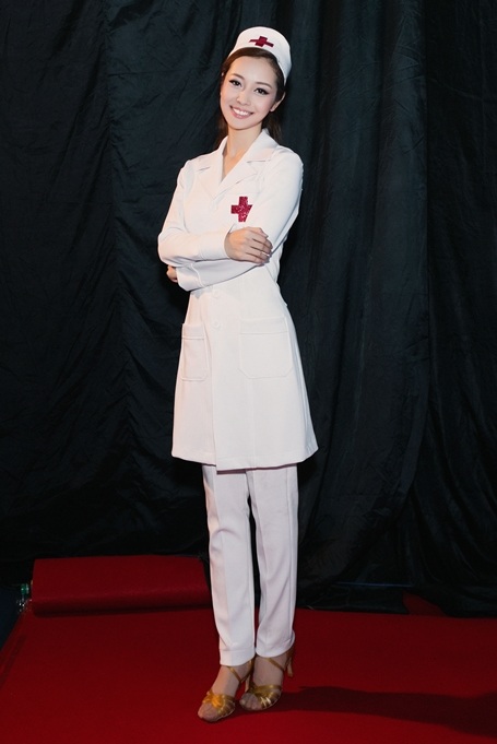 Vai diễn của Hoa hậu Jennifer Phạm tái hiện hình ảnh nữ liệt sỹ - bác sỹ Đặng Thùy Trâm (sinh ngày 26/11/1942, là người con của quê hương Thừa Thiên-Huế nhưng sinh ra và lớn lên tại Hà Nội).