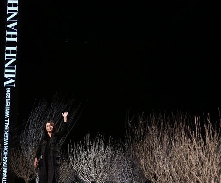 Nhiều khán giả nước ngoài chia sẻ đây là bộ sưu tập họ ấn tượng nhất trong đêm Ready to wear số 3. Ngay khi vừa kết thúc đêm trình diễn, Hiệu trưởng của trường Thiết kế Thời trang Koran (Nhật Bản) đã đến bắt tay chúc mừng và dành những lời có cánh cho NTK Minh Hạnh: “Bộ sưu tập hoàn hảo về cả thiết kế và màu sắc”.