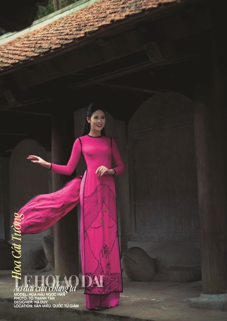 
Thiết kế áo dài mang chủ đề Hoa Cát Tường của NTK Hà Duy
