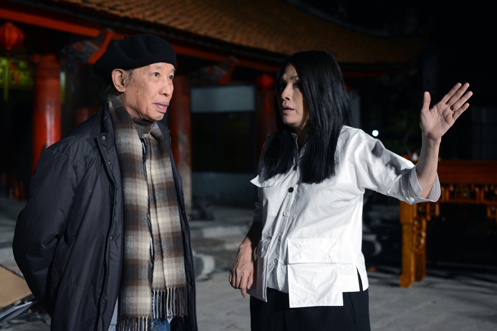 NTK Minh Hạnh cùng hàng trăm nghệ sỹ thức đêm tổng duyệt Lễ hội áo dài - 1
Nhà báo Phạm Huy Hoàn - TBT báo Dân trí - Trưởng Ban Tổ chức Lễ hội Áo dài 2016, cùng Nhà thiết kế Minh Hạnh trao đổi về chương trình.