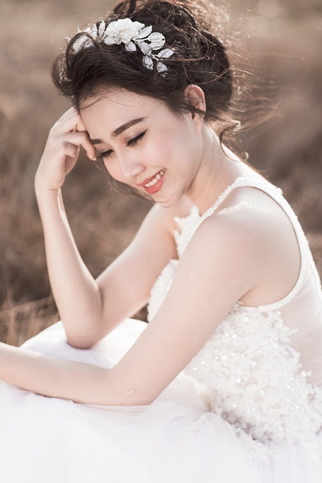 “Bạn gái” Sơn Tùng MTP cuốn hút trong bộ ảnh cô dâu một mình - 2 “Bạn gái” Sơn Tùng MTP cuốn hút trong bộ ảnh cô dâu một mình - 2