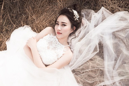 “Bạn gái” Sơn Tùng MTP cuốn hút trong bộ ảnh cô dâu một mình - 4 “Bạn gái” Sơn Tùng MTP cuốn hút trong bộ ảnh cô dâu một mình - 4