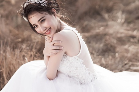 “Bạn gái” Sơn Tùng MTP cuốn hút trong bộ ảnh cô dâu một mình - 9 “Bạn gái” Sơn Tùng MTP cuốn hút trong bộ ảnh cô dâu một mình - 9
