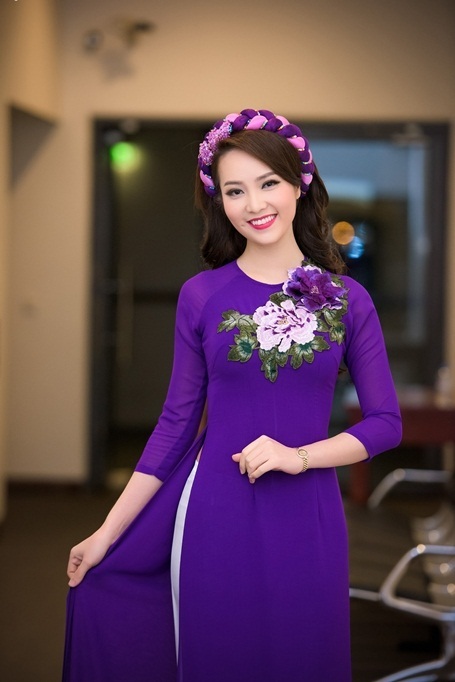 Những "má lúm đồng tiền" đắt giá của showbiz Việt - 2
Người đẹp sở hữu gương mặt Á Đông dịu dàng (Ảnh: Lê Chí Linh).