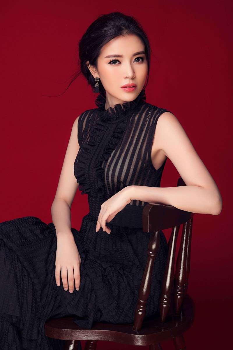 Chiếc váy với họa tiết bèo rúm điệu đà...