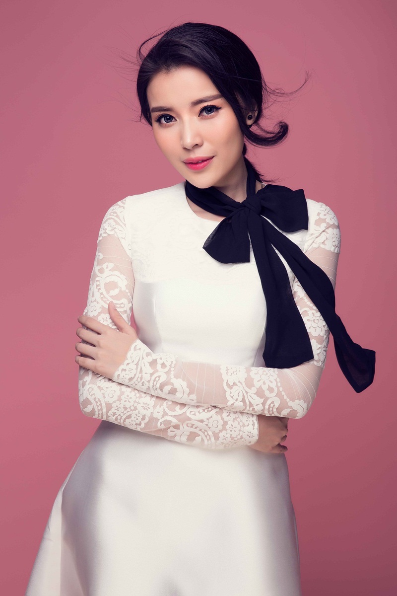 Đen - trắng luôn mang lại những kết hợp đơn giản, hiệu quả cao lại cực kì tinh tế và ngọt ngào.