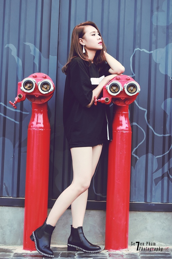 Miss Teen thân thiện Hồ Bích Trâm hờ hững vai trần xuống phố - 6 Miss Teen thân thiện Hồ Bích Trâm hờ hững vai trần xuống phố - 6