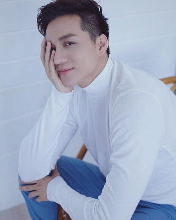 Báo Thái Lan so sánh Phạm Hương với mỹ nam Việt đang làm "điêu đứng" người hâm mộ - 4 Báo Thái Lan so sánh Phạm Hương với mỹ nam Việt đang làm "điêu đứng" người hâm mộ - 4