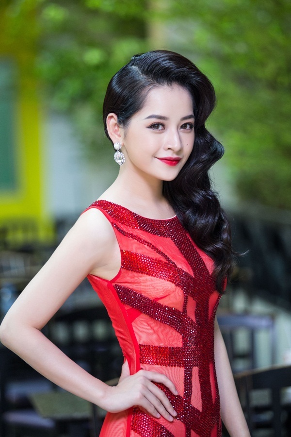 Tối 9/4, diễn viên Chi Pu xuất hiện rạng rỡ tại lễ công bố các hạng mục đề cử Diễn viên và Người mẫu giải thưởng HTV Awards 2015.
