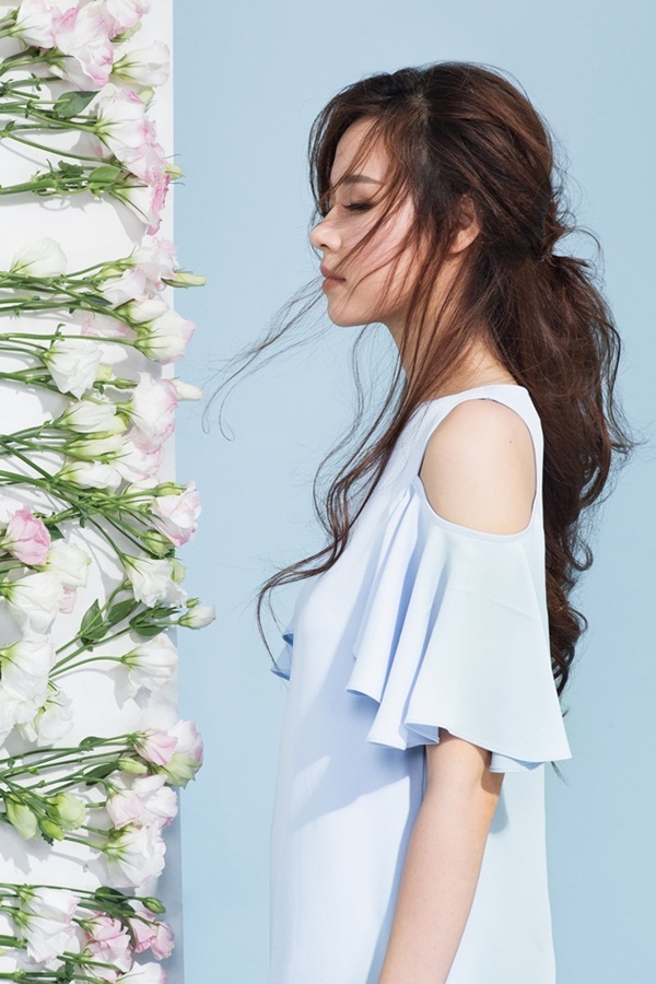 Mỹ Tâm, Hồ Quỳnh Hương thể hiện đẳng cấp chưa bao giờ hết hot - 9 Trong suốt thời gian qua, tình yêu của Midu và Phan Thành tốn khá nhiều giấy mực của báo giới. Thế nhưng, suốt 3 năm quen nhau cho đến khi đính hôn, biến cố trong tình cảm, nữ diễn viên “Thiên mệnh anh hùng” chưa bao giờ lên tiếng về chuyện tình cảm của mình và Phan Thành.