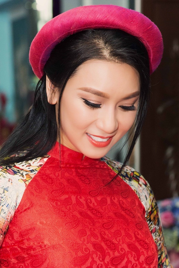 Sau bao nhiêu năm, nhan sắc của Y Phụng vẫn vậy. Thậm chí nhiều người nhận xét Y Phụng đẹp hơn cả trước đây. Y Phụng chia sẻ, cô sẽ tranh thủ đi thăm tất cả các bạn bè thân thiết, trong đó có diễn viên MC Thanh Mai. Y Phụng và Thanh Mai gắn bó với rất nhiều kỷ niệm. Họ đã có nhiều lần ở cùng phòng với nhau khi đi diễn ở các nước châu Âu. Thời đó MC Thanh Mai còn là người mẫu và diễn viên múa bale, và cũng được biết đến với bộ phim Cô thủ môn tội nghiệp.